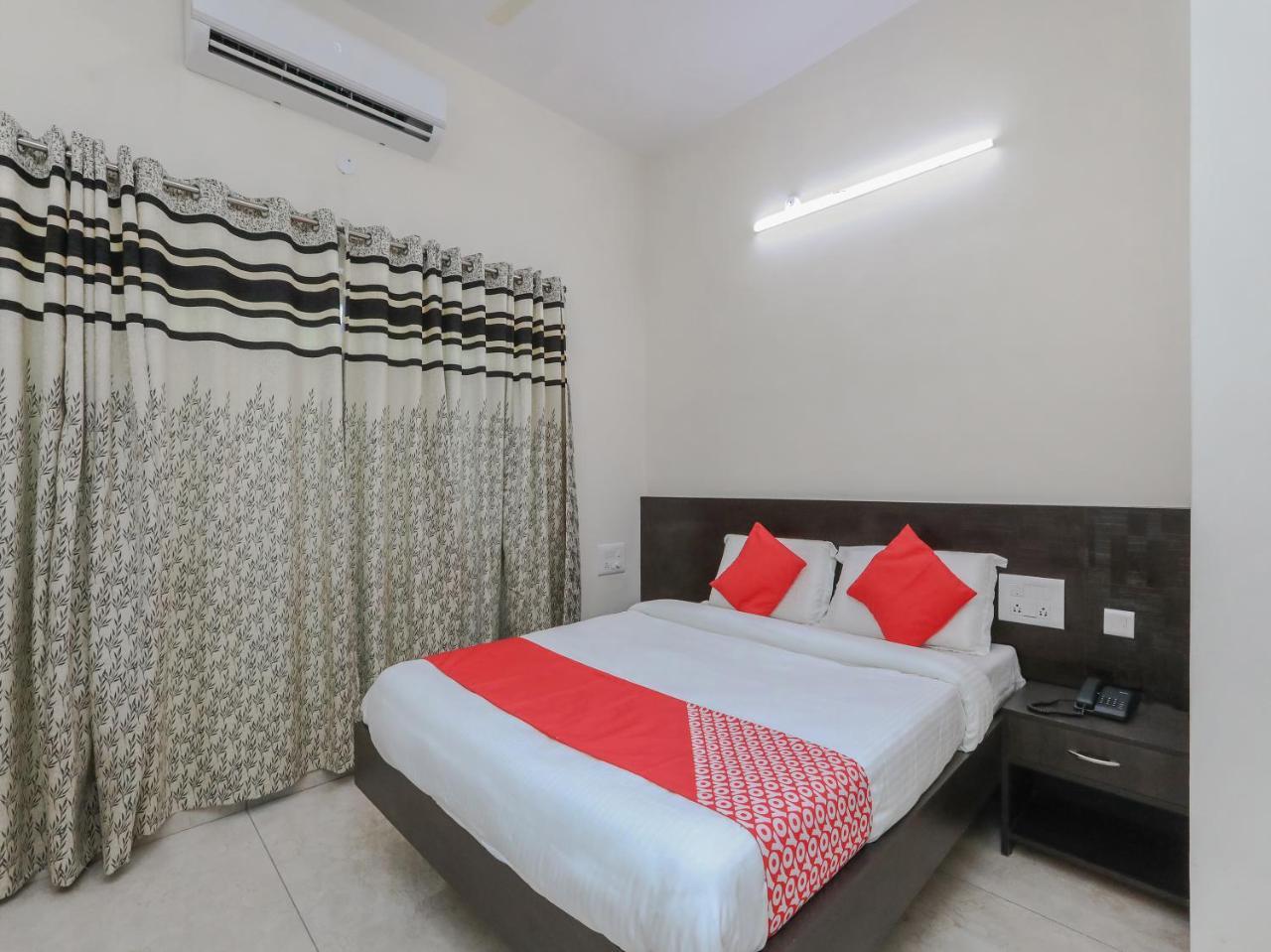 Oyo 22211 Shree Ankanatheshwara Residency Hotel Nanjangud Bagian luar foto