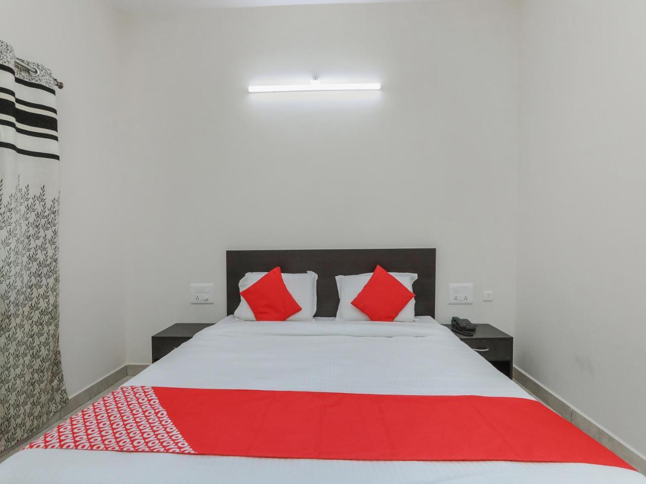 Oyo 22211 Shree Ankanatheshwara Residency Hotel Nanjangud Bagian luar foto