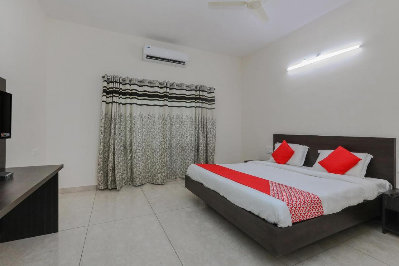 Oyo 22211 Shree Ankanatheshwara Residency Hotel Nanjangud Bagian luar foto