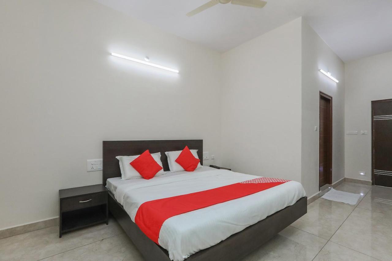 Oyo 22211 Shree Ankanatheshwara Residency Hotel Nanjangud Bagian luar foto